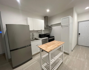 5226 Ridgevan Drive - Photo Thumbnail 8