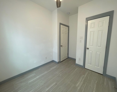 5226 Ridgevan Drive - Photo Thumbnail 14