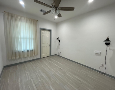 5226 Ridgevan Drive - Photo Thumbnail 13
