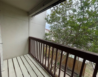 3909 Tanglewilde Street - Photo Thumbnail 13