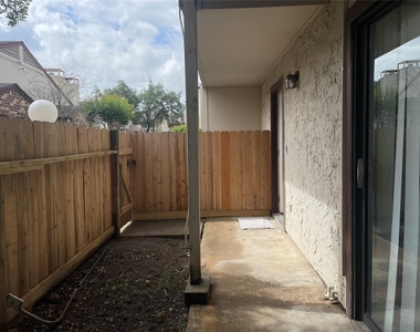 3909 Tanglewilde Street - Photo Thumbnail 20