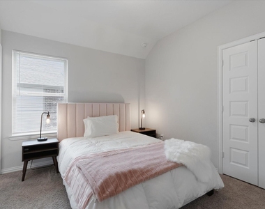 327 Honey Mesquite Path - Photo Thumbnail 20