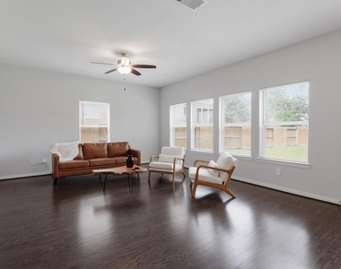 327 Honey Mesquite Path - Photo Thumbnail 11