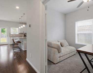 327 Honey Mesquite Path - Photo Thumbnail 4