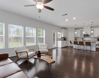 327 Honey Mesquite Path - Photo Thumbnail 10