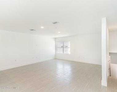 1635 Par Street Ne - Photo Thumbnail 1