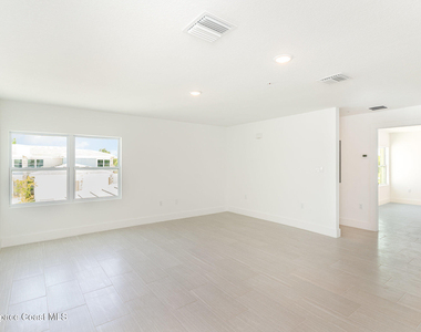 1635 Par Street Ne - Photo Thumbnail 2