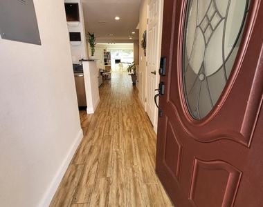 335 Paradise Boulevard - Photo Thumbnail 3