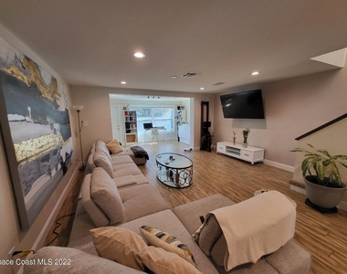 335 Paradise Boulevard - Photo Thumbnail 7