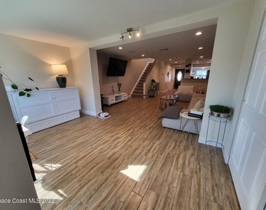 335 Paradise Boulevard - Photo Thumbnail 13