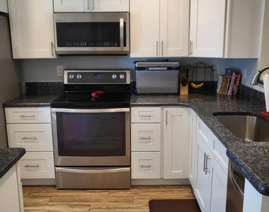 335 Paradise Boulevard - Photo Thumbnail 15