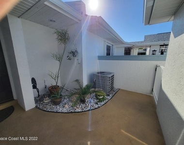 335 Paradise Boulevard - Photo Thumbnail 4
