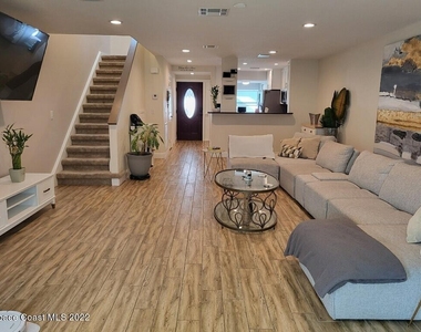 335 Paradise Boulevard - Photo Thumbnail 5