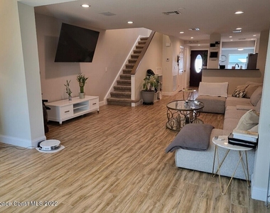 335 Paradise Boulevard - Photo Thumbnail 10