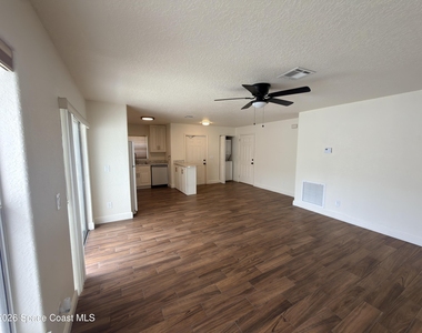 1914 Fletcher Street - Photo Thumbnail 4