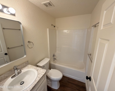 1914 Fletcher Street - Photo Thumbnail 9