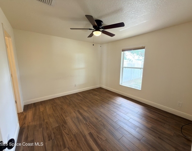 1914 Fletcher Street - Photo Thumbnail 10