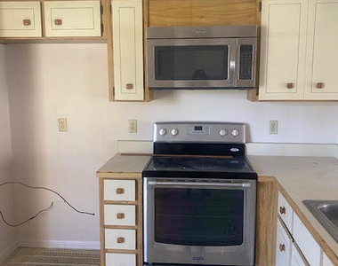 2960 Clearlake Drive - Photo Thumbnail 4