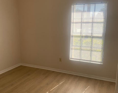 2960 Clearlake Drive - Photo Thumbnail 6
