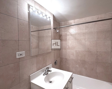 East 55th Street - Photo Thumbnail 3