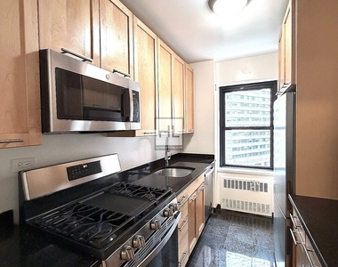 East 55th Street - Photo Thumbnail 1