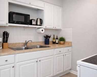 501 S Magnolia Avenue - Photo Thumbnail 5