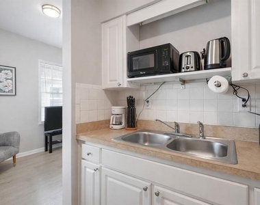 501 S Magnolia Avenue - Photo Thumbnail 6