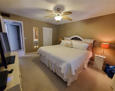 1400 Arrowhead Circle W - Photo Thumbnail 8