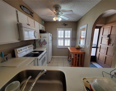 1400 Arrowhead Circle W - Photo Thumbnail 2
