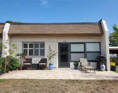 1400 Arrowhead Circle W - Photo Thumbnail 13