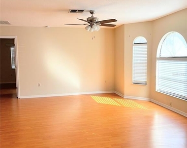 1503 Overland Drive - Photo Thumbnail 3