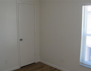 5122 Temple Heights Road - Photo Thumbnail 10