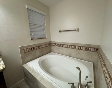 11523 Peru Springs Place - Photo Thumbnail 30