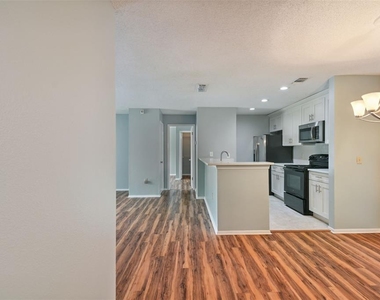 9481 Highland Oak Drive - Photo Thumbnail 5