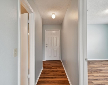9481 Highland Oak Drive - Photo Thumbnail 33