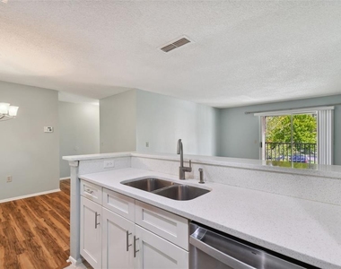 9481 Highland Oak Drive - Photo Thumbnail 14
