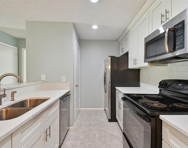 9481 Highland Oak Drive - Photo Thumbnail 10