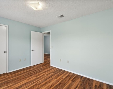 9481 Highland Oak Drive - Photo Thumbnail 36