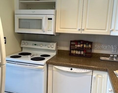 880 Mandalay Avenue - Photo Thumbnail 15