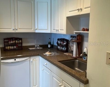 880 Mandalay Avenue - Photo Thumbnail 14