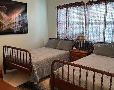 880 Mandalay Avenue - Photo Thumbnail 9