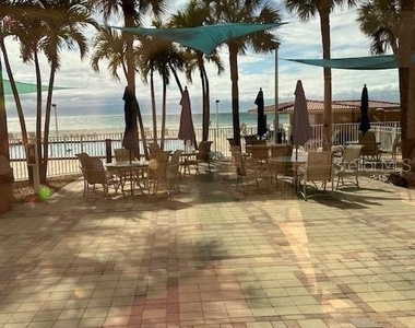880 Mandalay Avenue - Photo Thumbnail 22
