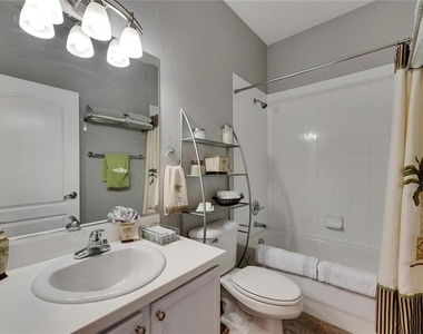 2068 Sifield Greens Way - Photo Thumbnail 32