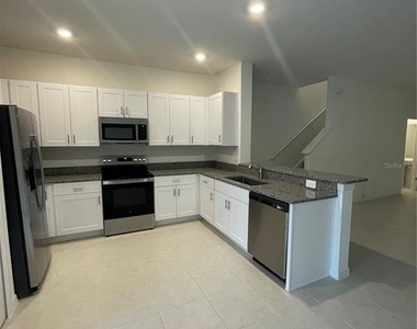 10114 Honey Hammock Way - Photo Thumbnail 4