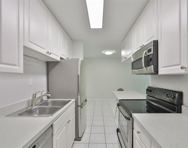 3325 Bayshore Boulevard - Photo Thumbnail 6