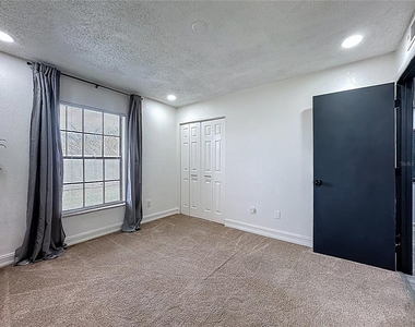 21027 Voyager Boulevard - Photo Thumbnail 12