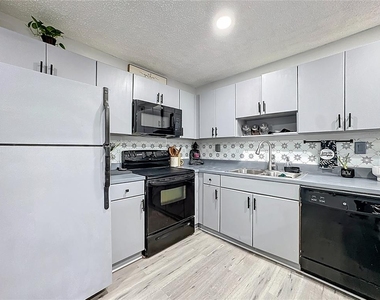 21027 Voyager Boulevard - Photo Thumbnail 9