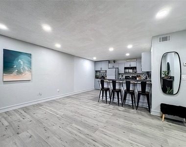 21027 Voyager Boulevard - Photo Thumbnail 4