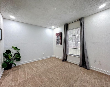 21027 Voyager Boulevard - Photo Thumbnail 18