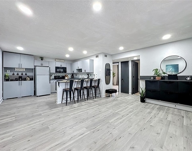 21027 Voyager Boulevard - Photo Thumbnail 3